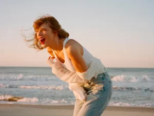 Taylor Swift ocupa o topo do Spotify Global com 17 faixas da regravação do “1989”.